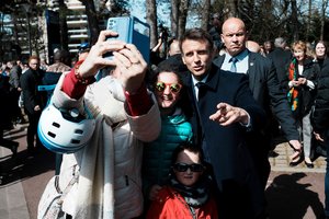 E. Macronui siekiant perrinkimo, prancūzai balsuoja pirmajame prezidento rinkimų ture