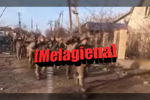 Rusai vėl susimovė? Nurodė požymius, kurie atskleidžia, kad pasidavusių karių eisena yra melagiena