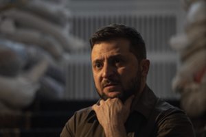 Į vieną iš politikų bestas V. Zelenskio pirštas – ne tokia ir bloga žinia? Sako, kad prieš 10 metų viskas būtų kitaip