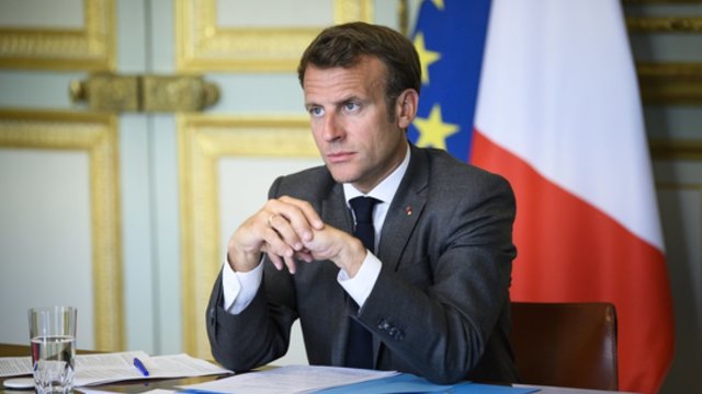 Pirmas Prancūzijos prezidento rinkimų turas – be staigmenų: E. Macronas rinkėjus ragina neapsigauti