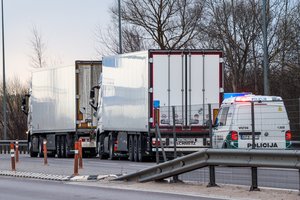 Giria sprendimą drausti Rusijos ir Baltarusios vilkikams įvažiuoti į ES: tai apvalys nuo korupcijos