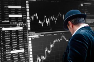 JAV pajudino ledus – laukiama, kad šiemet bazinės palūkanos panašiai gali būti pakeltos dar bent 5 kartus