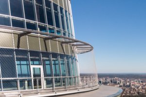 Vilniaus televizijos bokštas: dirba ir rekonstruojasi vienu metu