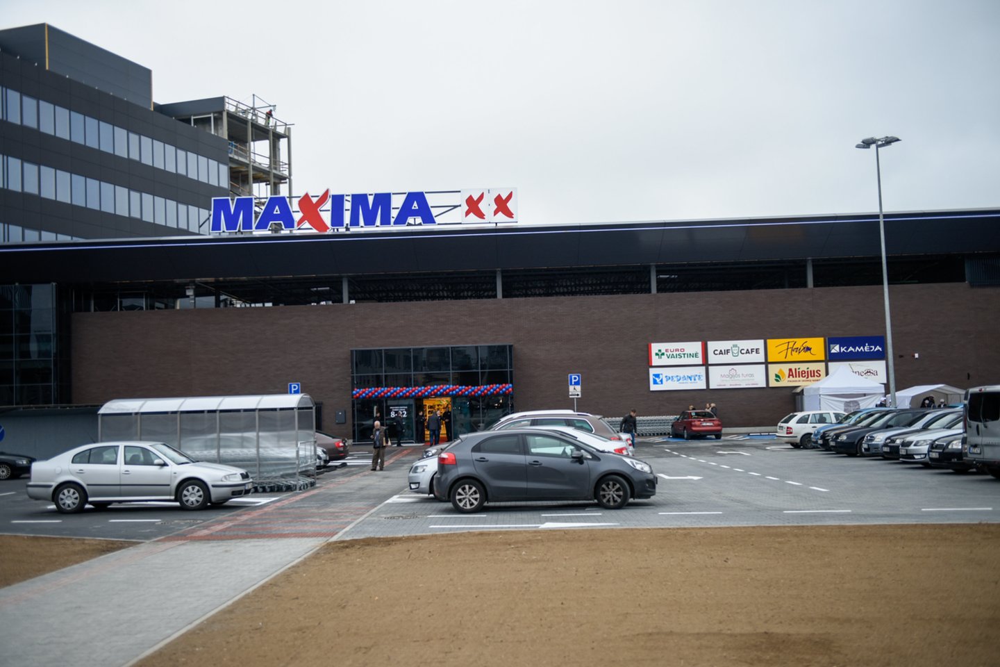 Kilus nedideliam gaisrui iš parduotuvės „Maxima“ Vilniuje evakuota apie 130 žmonių.<br>D.Umbraso asociatyvi nuotr.