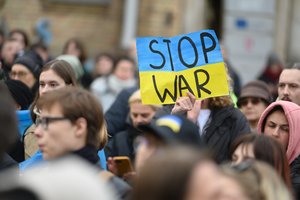 Seimas priėmė rezoliuciją, smerkiančią Rusijos vykdomus karo nusikaltimus Ukrainoje