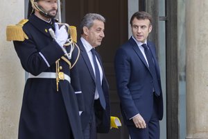Prancūzijos eksprezidentas N. Sarkozy sako balsuosiantis už E. Macroną