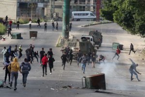 Neramumai Vakarų Krante: įsiplieskė nauji palestiniečių susirėmimai su Izraelio pajėgomis