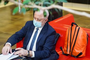 Teismas sustabdė bylą dėl neblaivaus vairavusio eksteisėjo A. Daugėlos atleidimo