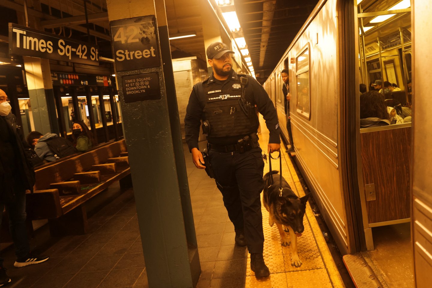  Įvykiai Niujorko metro.<br> Reuters/Scanpix nuor.