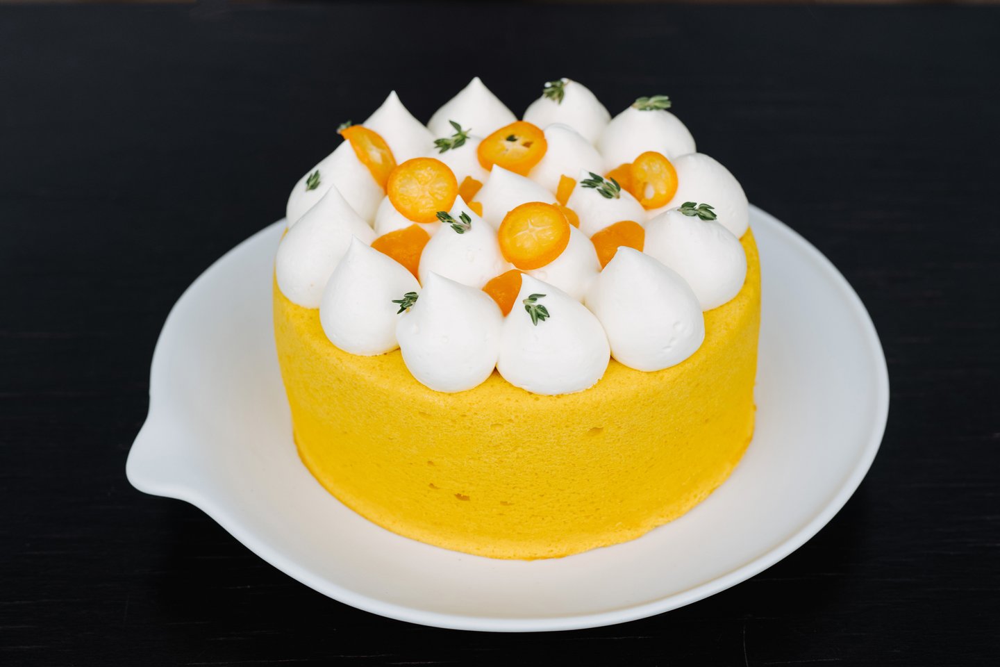 Konditerė J. Zvonkuvienė pasidalijo japoniško morkų ir sūrio pyrago receptu.<br> Lina Jushke.