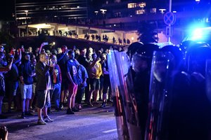 Skelbia galutinius įtarimus dėl riaušių prie Seimo: įtariamųjų beveik devynios dešimtys