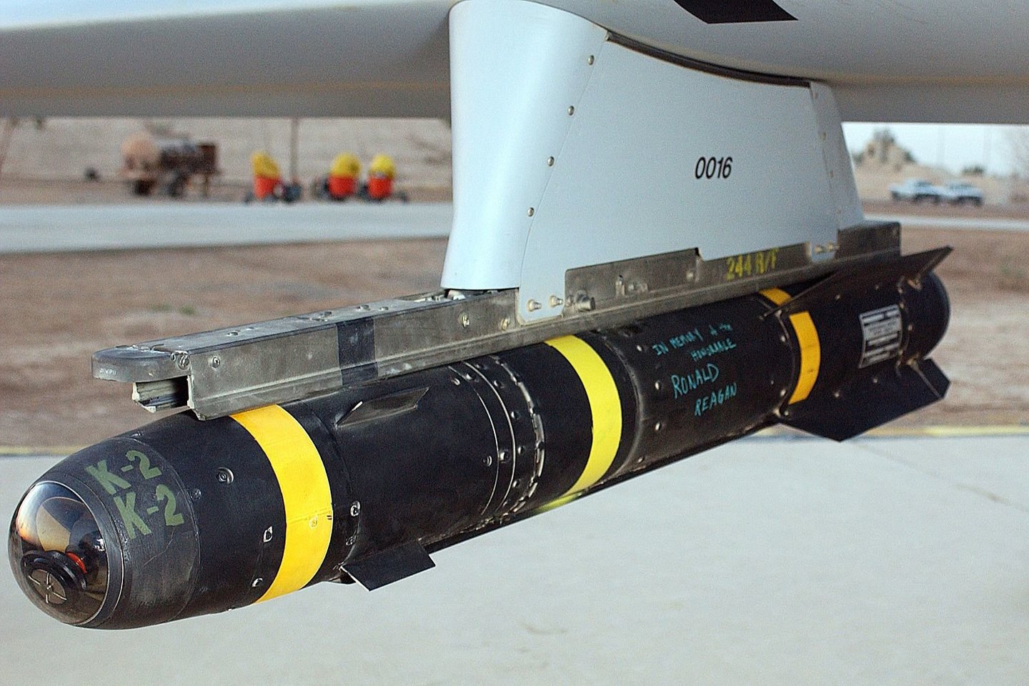 Dronas buvo modifikuotas ir patobulintas taip, kad galėtų gabentis ir paleisti dvi „AGM-114 Hellfire“ raketas,