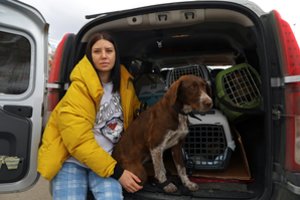 Nuo karo sprunkančių ukrainiečių glėbiuose – jų augintiniai: ne visų kelionę į laisvę sklandi