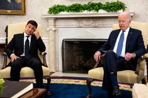 J. Bidenas ir V. Zelenskis aptarė JAV paramą Ukrainai