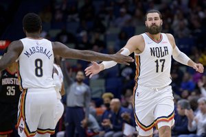 Galingas dvigubas dviženklis ir saldi pergalė – J. Valančiūno „Pelicans“ iki NBA atkrintamųjų liko tik žingsnis