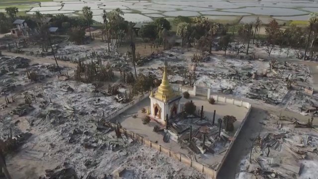 Mianmaro kariuomenė vieną po kito degina kaimus: užfiksuotos tokio žiaurumo pasekmės