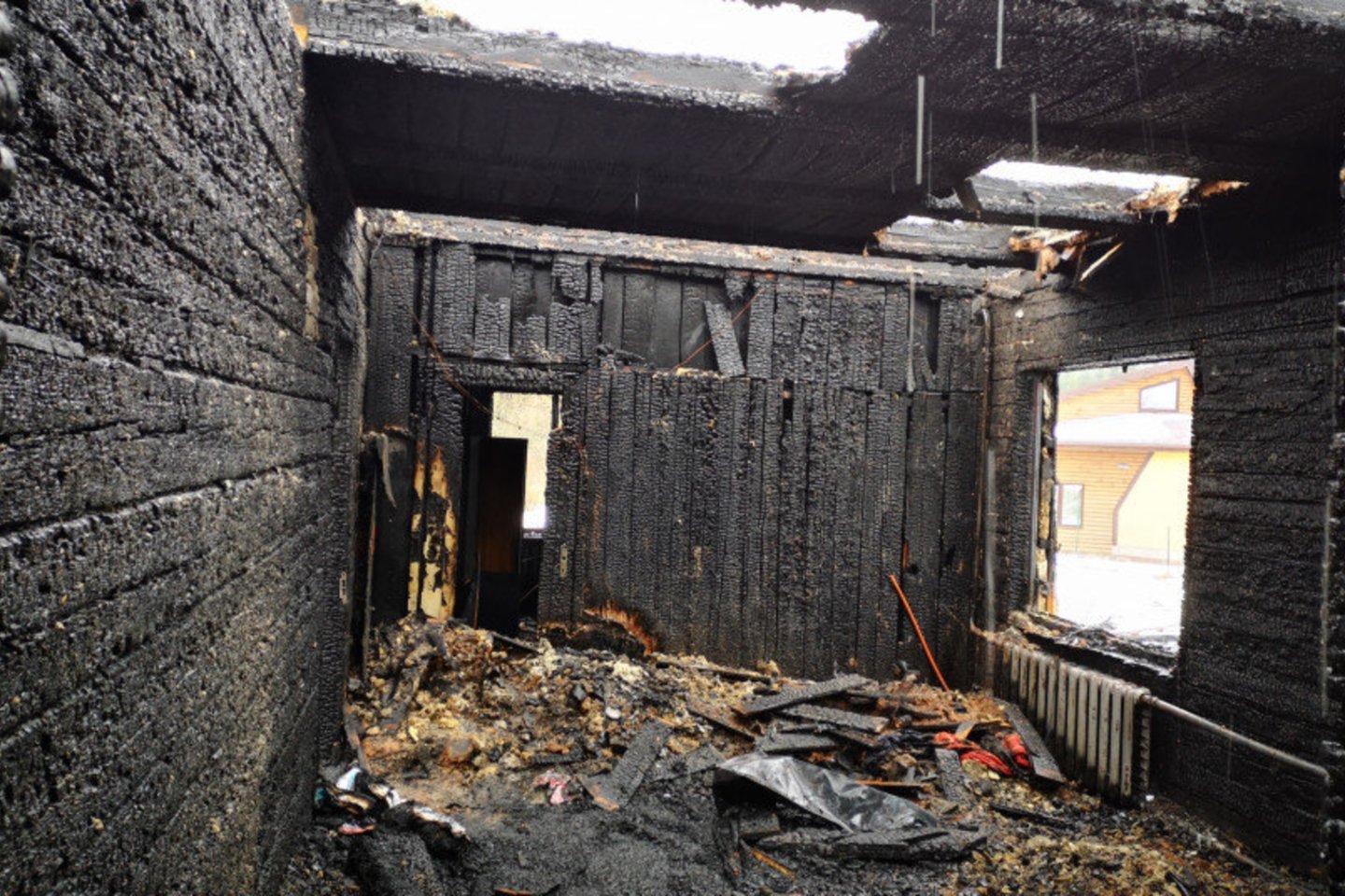  Šiemet nė vieno gaisre žuvusio žmogaus namuose nebuvo įrengtas dūmų detektorius.<br> PAGD nuotr.