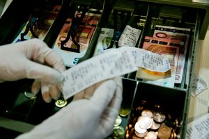 Opozicija kritikuoja antiinfliacinį paketą: tik kelios ES valstybės netaiko maisto kainas reguliuojančių priemonių