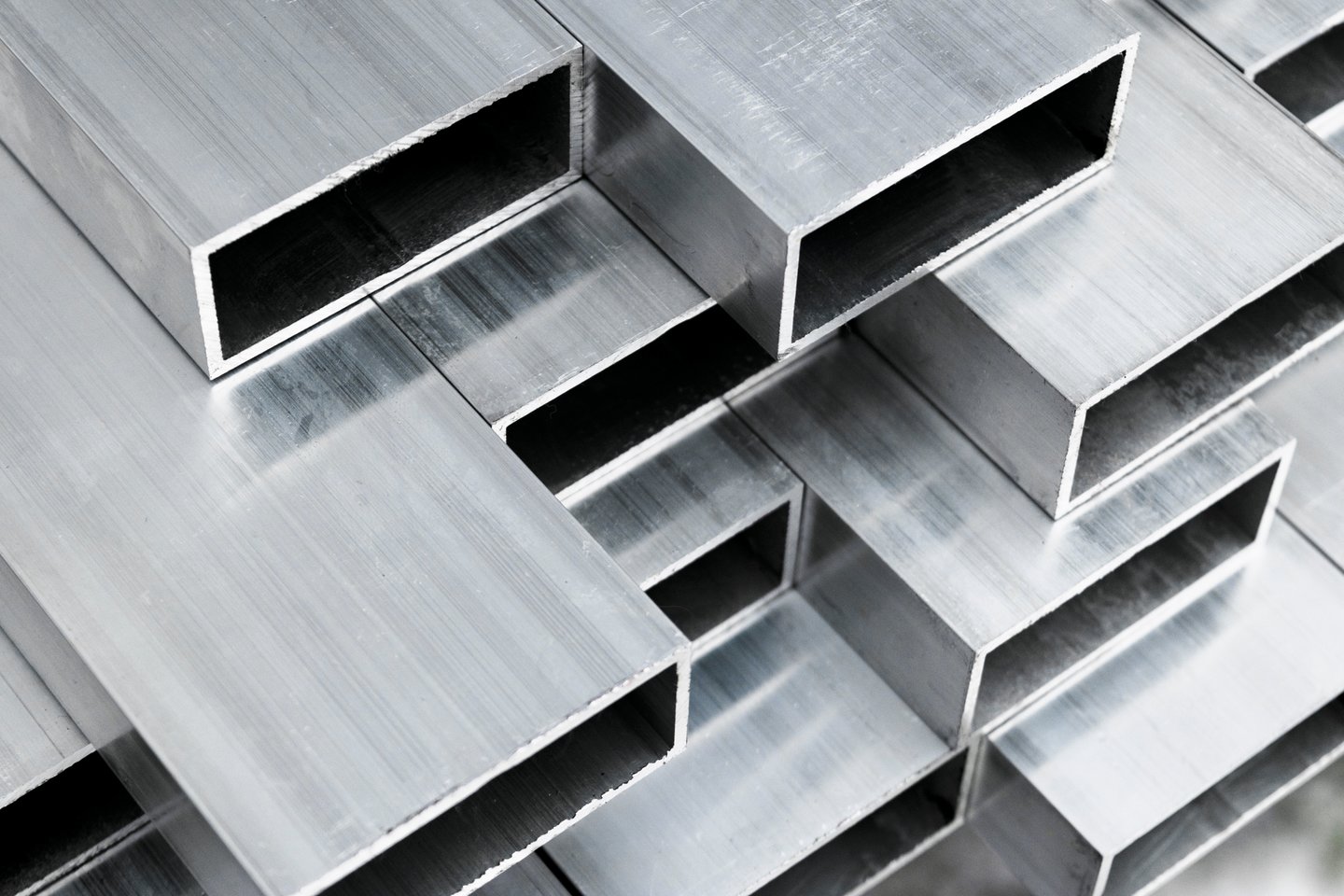  Aliuminis yra labiausiai Žemės plutoje paplitęs metalas, jo yra dvigubai daugiau nei geležies.<br>123rf nuotr.