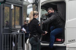 Į eilę spėję rusų ir baltarusių vilkikai galės išvykti ir po balandžio 16 d.