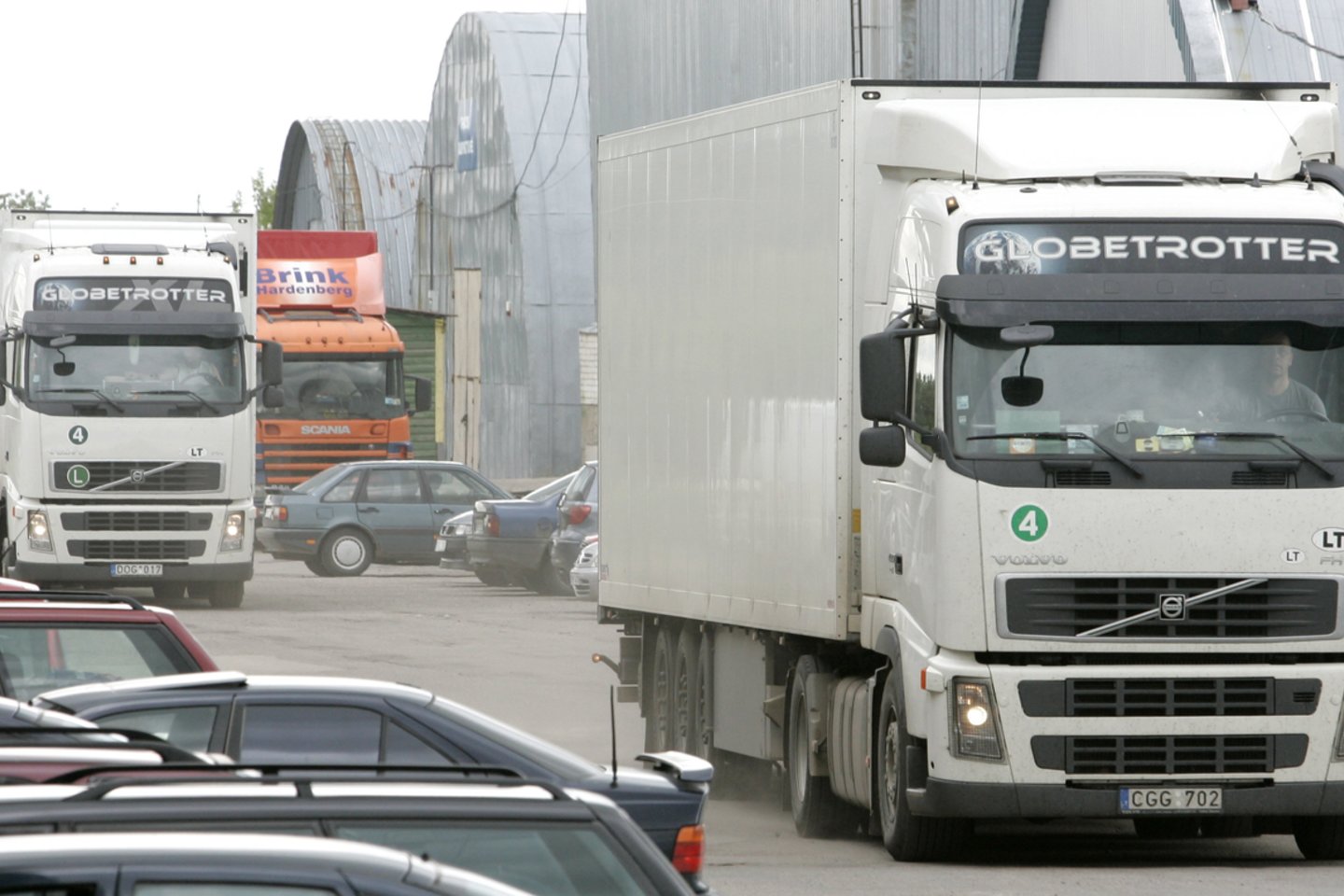 Baltarusijos susisiekimo ministerija pranešė, kad nuo balandžio 16 d. 00.00 val. įsigalioja draudimas ES registruotų transporto priemonių judėjimui per Baltarusijos teritoriją.<br>T.Stasevičiaus nuotr.