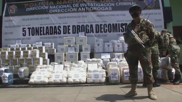 Peru policijos laimikis: beveik mėnesį vykusių operacijų metu konfiskuota daugiau nei 5 tonos narkotikų
