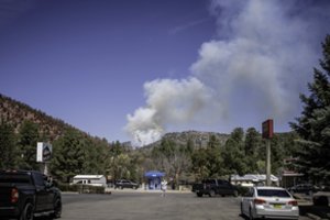 Arizonoje netoli turistinio miesto „ugnies siena“ privertė evakuoti gyventojus