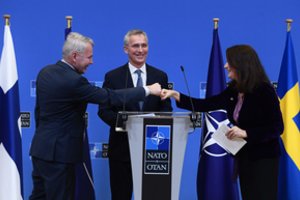 Švedijoje toliau didėja parama galimai narystei NATO
