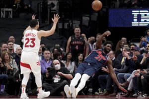 J. Embiido tolimas metimas paskutinėmis pratęsimo sekundėmis padovanojo pergalę „76ers“ ekipai