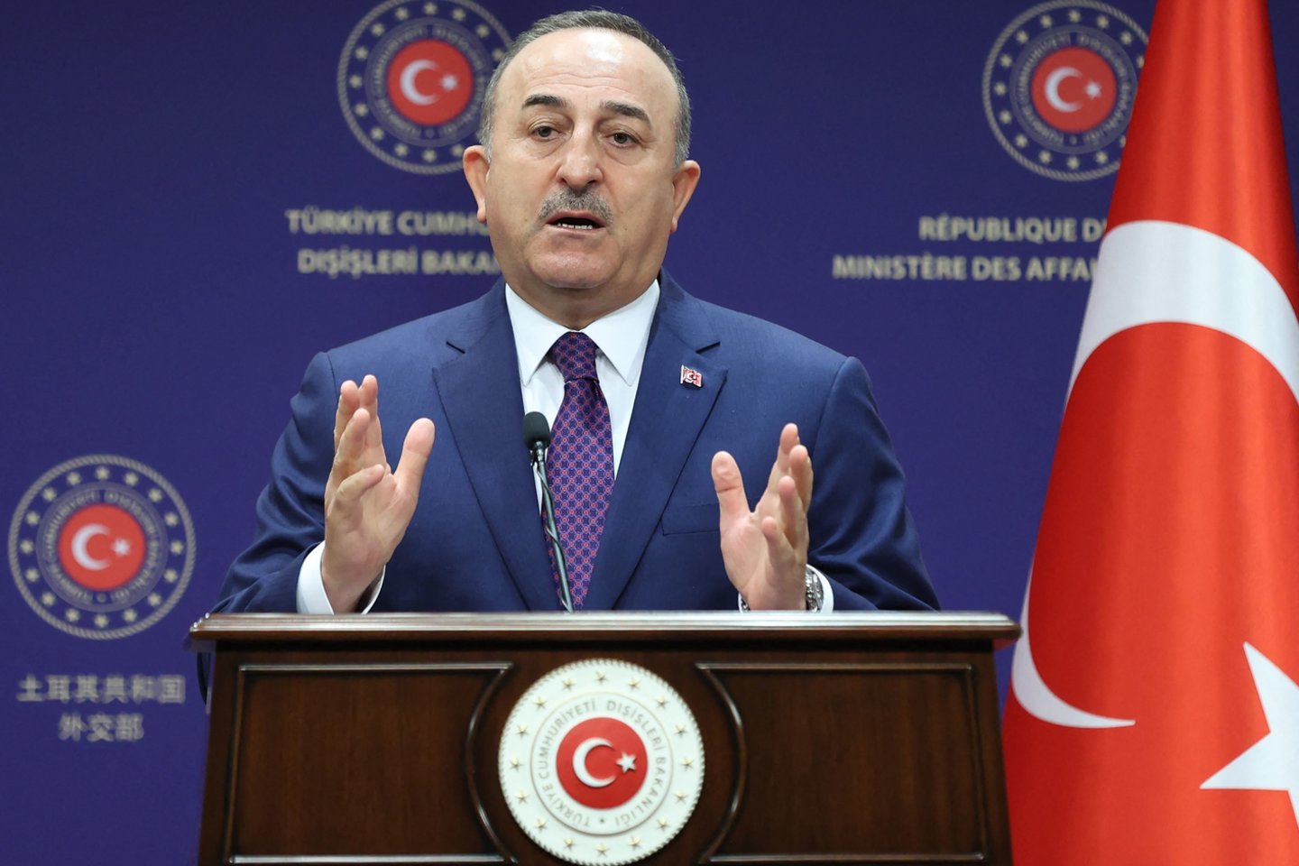 Turkijos užsienio reikalų ministras Mevlutas Cavusoglu.<br>AFP/Scanpix nuotr.