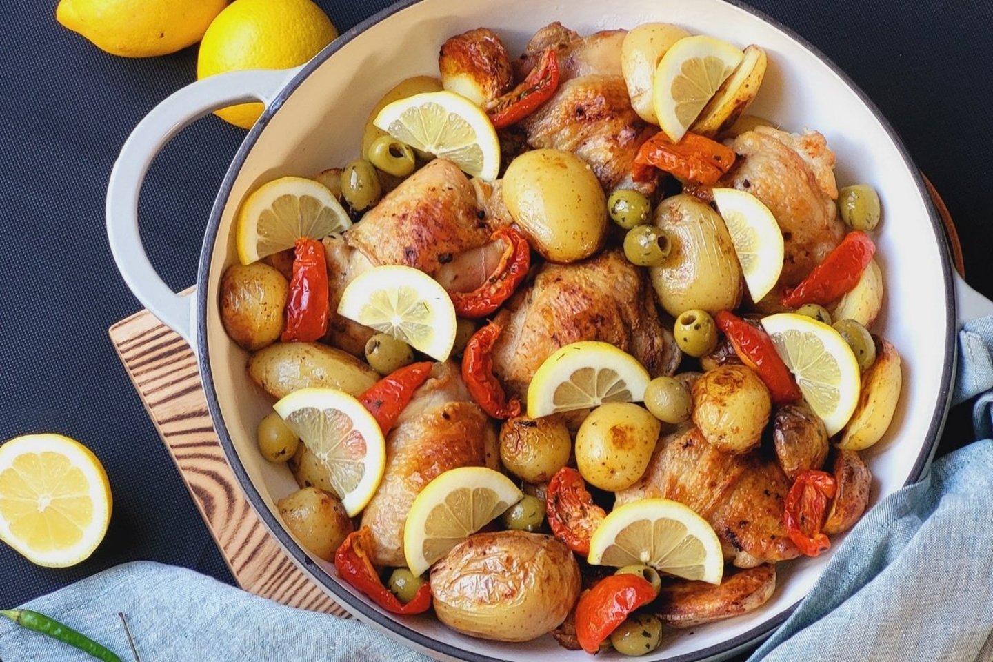 Viduržemio jūros regiono stiliumi paruošta citrininė vištiena.<br>„Samčio užrašai“.