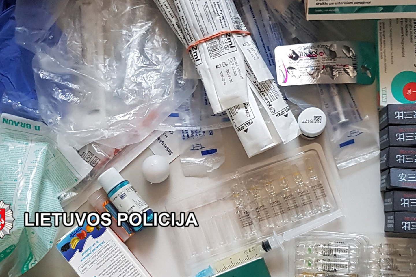  Klaipėdoje atliekamas tyrimas dėl dokumentų klastojimo: PGR testų ir vakcinavimo nuo COVID-19.<br> Klaipėdos apskrities VPK nuotr.