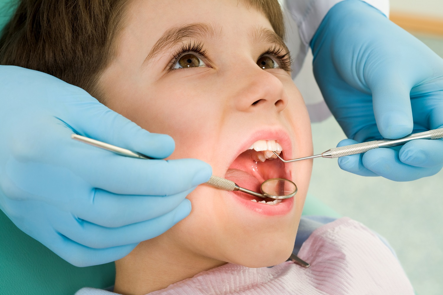 Kol vaikutis mažas, dantys jam padeda atlikti tokias gyvybines funkcijas kaip valgymas ir kalbėjimas, taip pat jie svarbūs bendram žandikaulių ir atramą apatiniam dantų lankui sudarančios alveolinės ataugos vystymuisi.<br>Pranešimo spaudai nuotr.