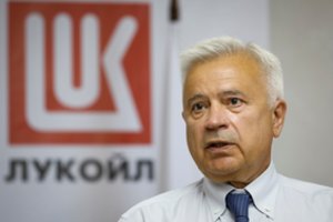 Rusijos naftos milžinės „Lukoil“ vadovas traukiasi iš pareigų