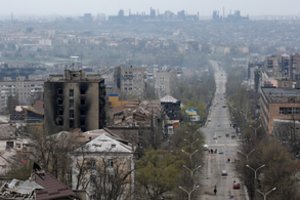 Karas Ukrainoje: netoli Mariupolio aptikta masinė kapavietė, pranešama, kad Rusijos pajėgos atnaujino bombardavimus