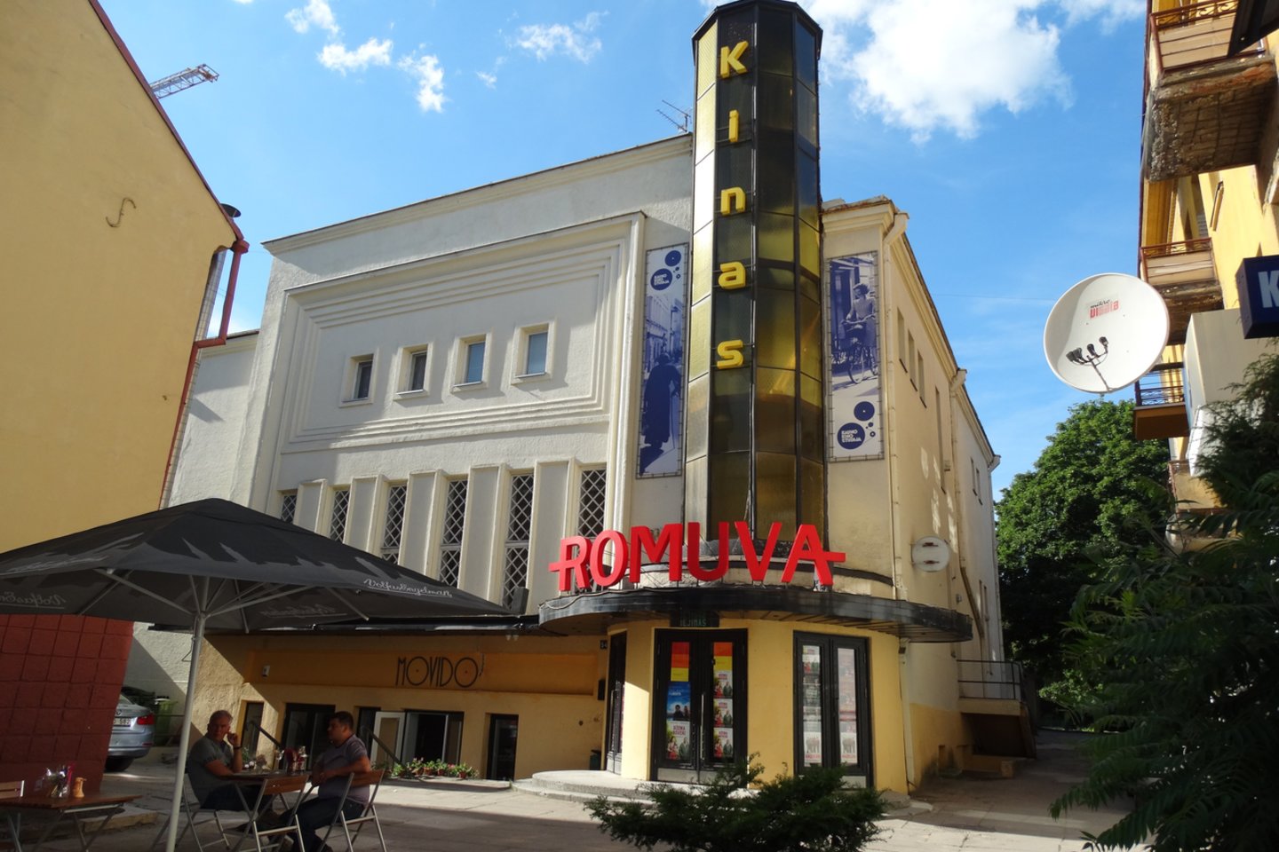 Kino teatras „Romuva“ Kauno Laisvės alėjoje pastatytas tarpukariu.