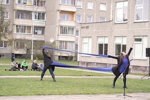 Daugiabučių namų kiemai tapo koncertų salėmis