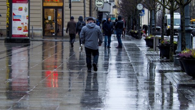 Sinoptikai permainų nežada: daug kur numatomas lietus