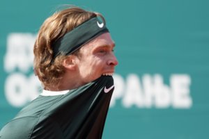 A. Dolgopolovas Rusijos teniso žvaigždę išvadino melagiu: kvietė domėtis Bučos įvykiais ir nevaidmainiauti