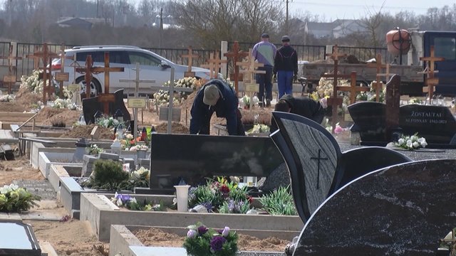 Dėl plečiamų kapinių, nuostolius patiria šalia esančios kapavietės: rangovai prašo įrodymų dėl žalos atlyginimo