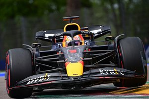 Pirmąsias šio sezono „Formulės 1“ sprinto lenktynes laimėjo M. Verstappenas