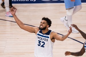 Aukštaūgio šou padėjo „Timberwolves“ atstatyti pusiausvyrą atkrintamosiose varžybose