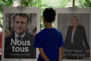 E. Macronas ir M. Le Pen varžosi dėl Prancūzijos prezidento posto antrajame rinkimų ture
