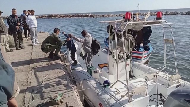 Prie Tuniso nuskendo keturi migrantus gabenę laivai: mažiausiai 12 žuvo, dar 10 – dingę
