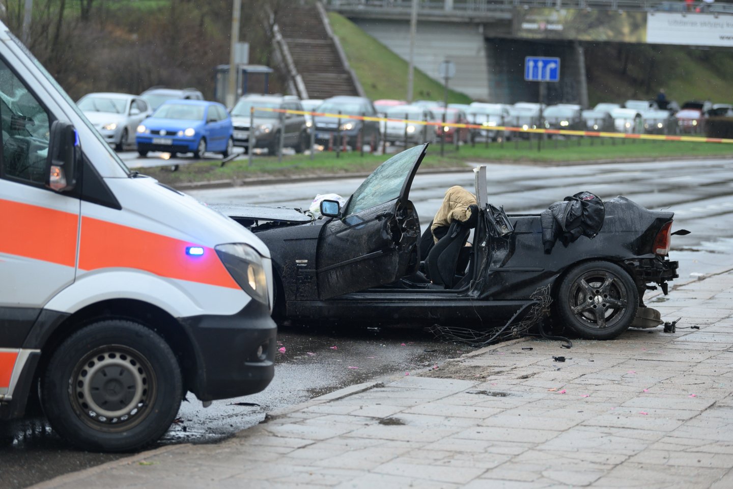  Kruviniausia avarija įvyko Vilniuje, kur iš karto žuvo 3 žmonės.<br> V.Skaraičio nuotr.