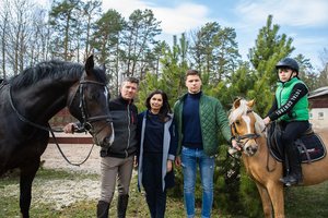 Iš močiutės paveldėta meilė žirgams padėjo surasti ir antrąją pusę: šeimos gyvenimas sukasi apie žirgyną