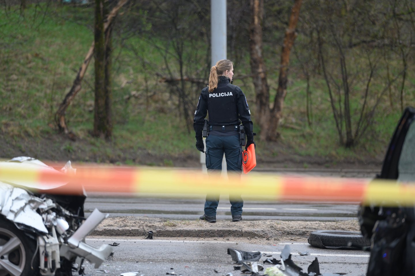 Keturių jaunų žmonių gyvybės užgeso dėl sekmadienį įvykusio eismo įvykio Vilniaus Kareivių g., ant Valakampių tilto.<br>V.Skaraičio nuotr.