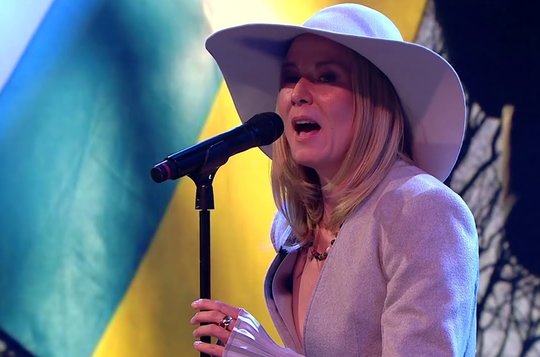 Pamatykite: dainininkė Róisín Murphy pasirodymą skyrė Ukrainai