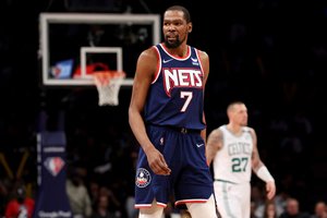 „Celtics“ krepšininkai trumpiausiu keliu pasiekė konferencijos pusfinalį: K. Durantas neištempė „Nets“ ekipos