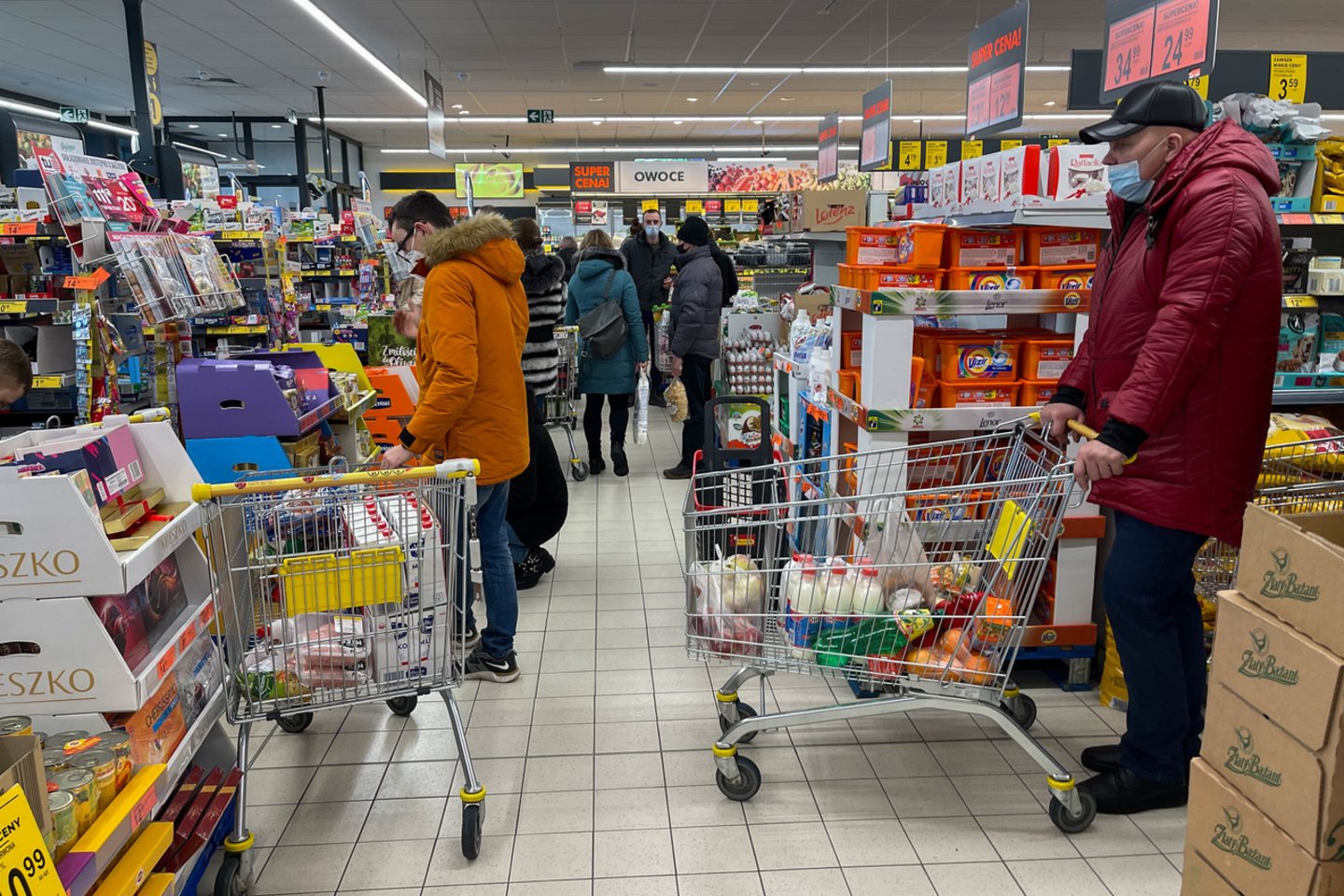Lenkijoje panaikinus pridėtinės vertės mokestį (PVM) maisto produktams ir pritaikius lengvatą kurui ir energijai, infliacija šalyje sumažėjo 2 procentiniais punktais.<br>G.Bitvinsko nuotr.